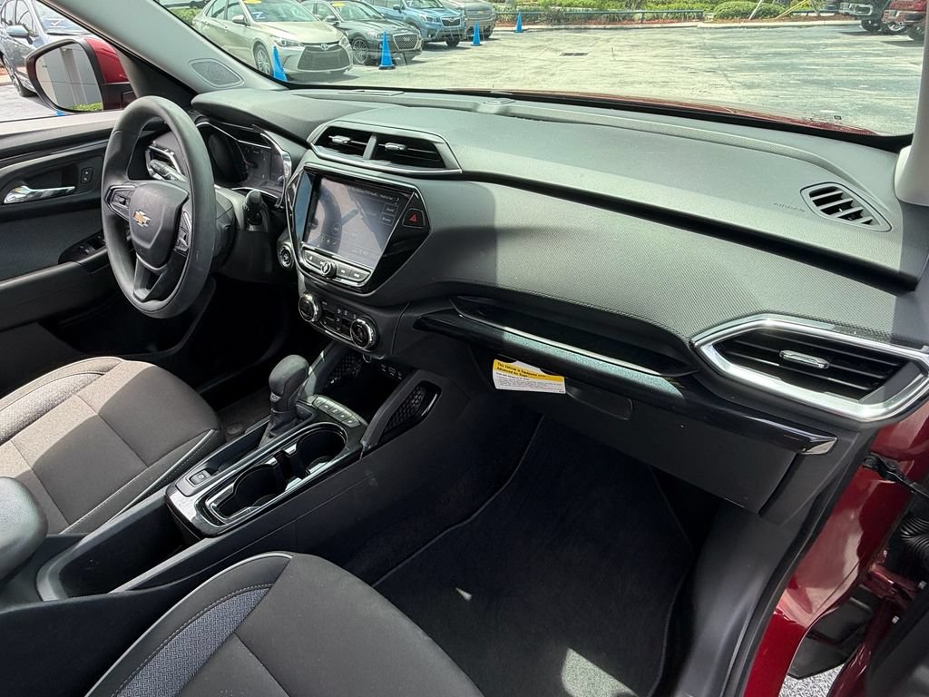 Certified 2023 Chevrolet TrailBlazer LT w/ Convenience Package FWD image 17