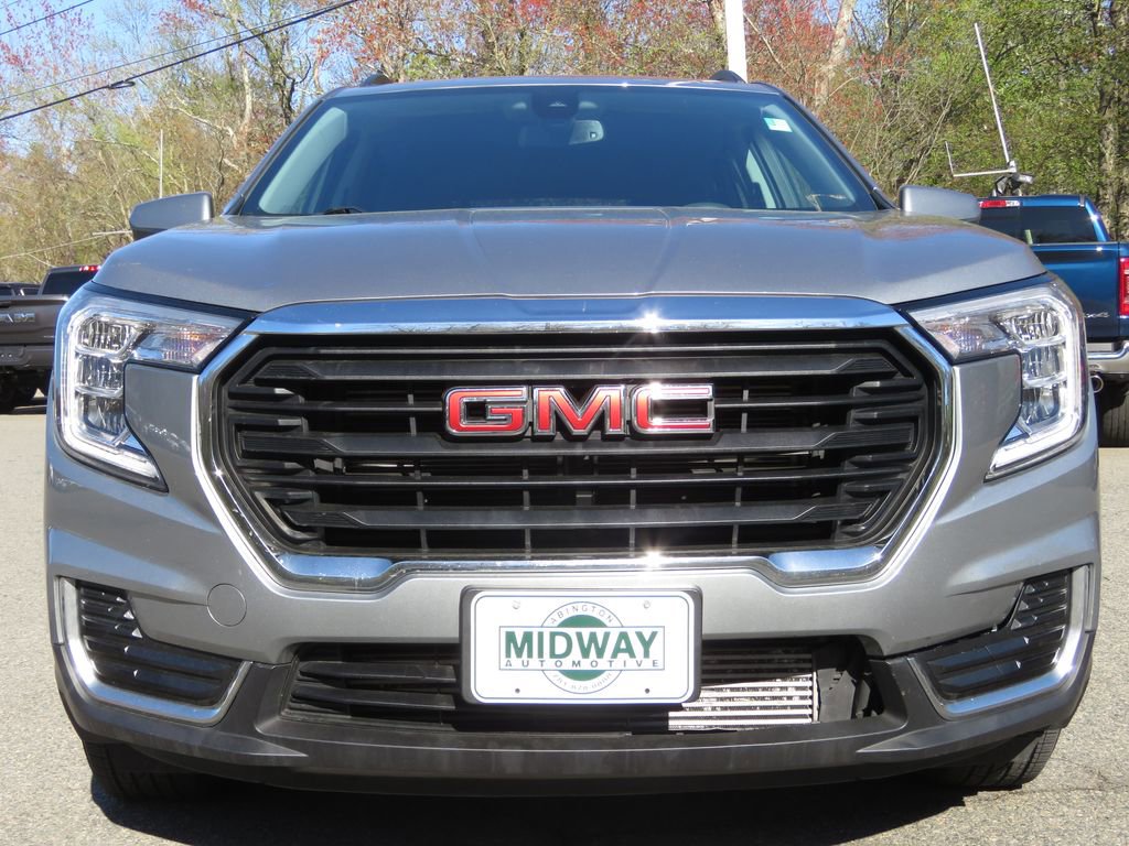Used 2023 GMC Terrain SLE w/ Driver Convenience Package AWD/4WD image 2