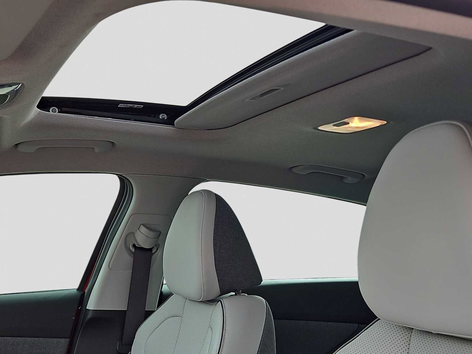 Used 2024 Hyundai Elantra Limited image 18