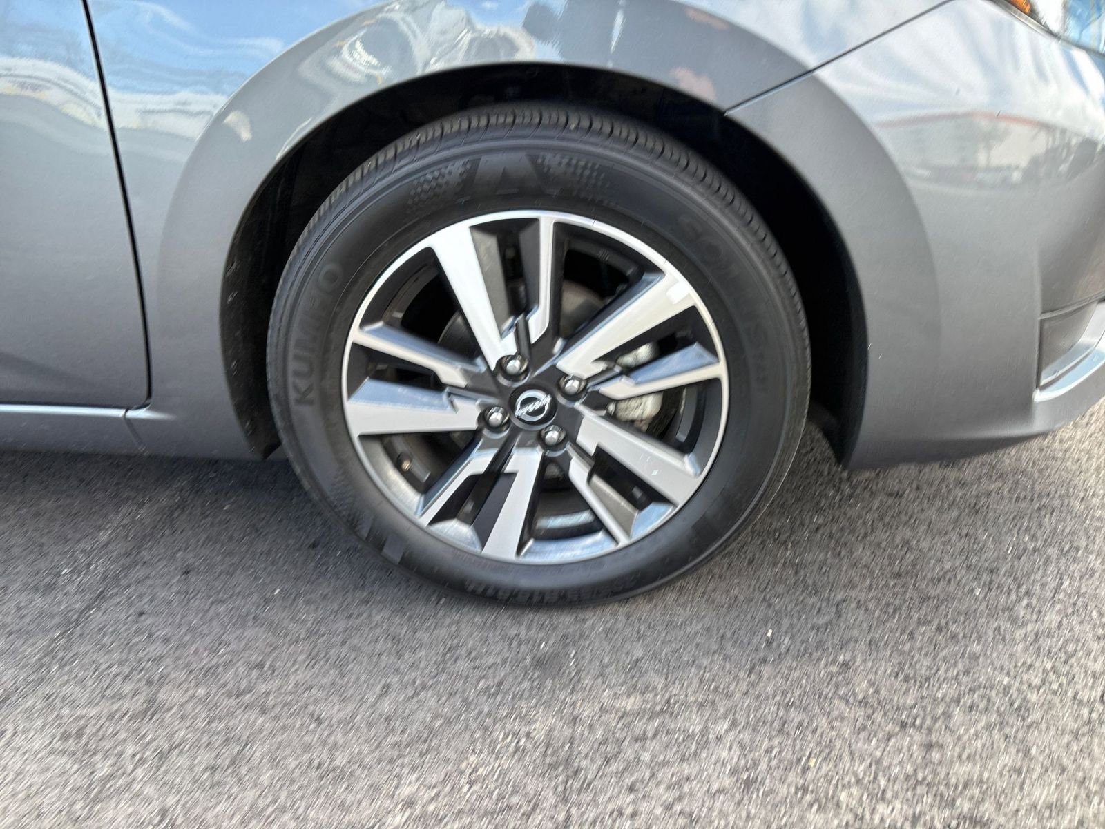 Used 2025 Nissan Versa SV FWD image 28