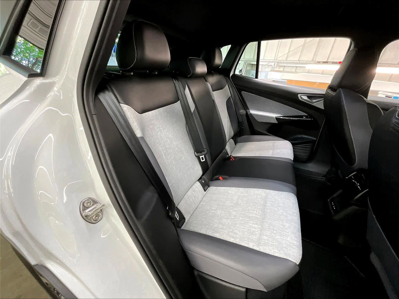 Certified 2024 Volkswagen ID.4 2WD image 27