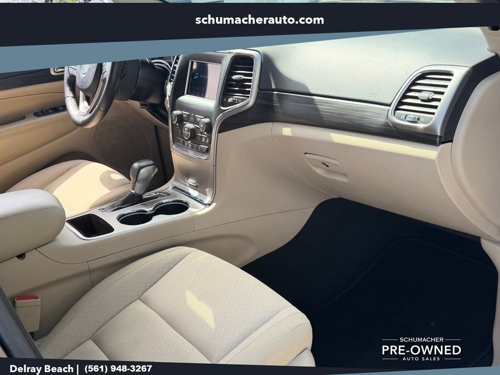Used 2019 Jeep Grand Cherokee Laredo AWD/4WD image 16