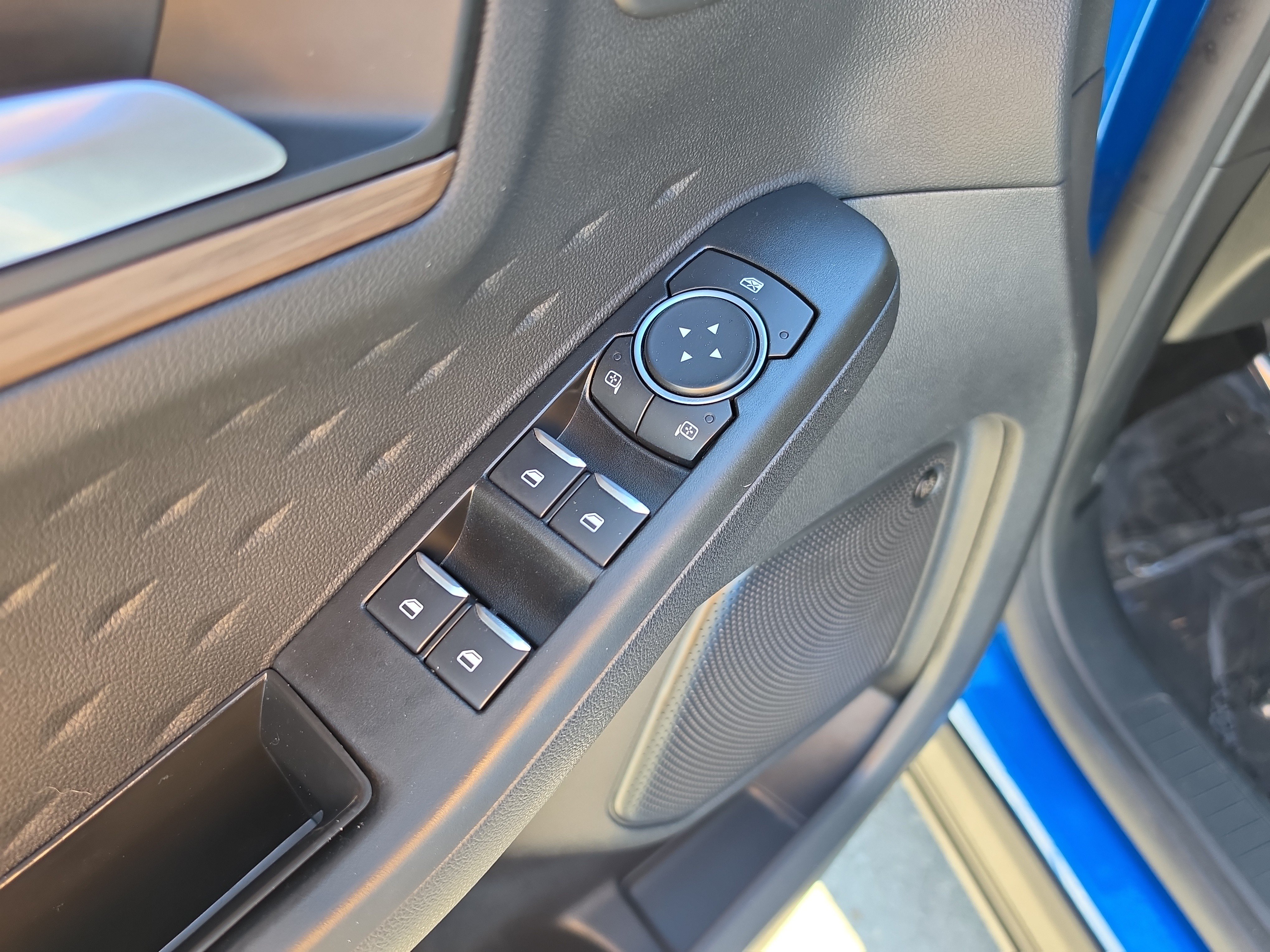 Used 2020 Ford Escape Titanium FWD image 20