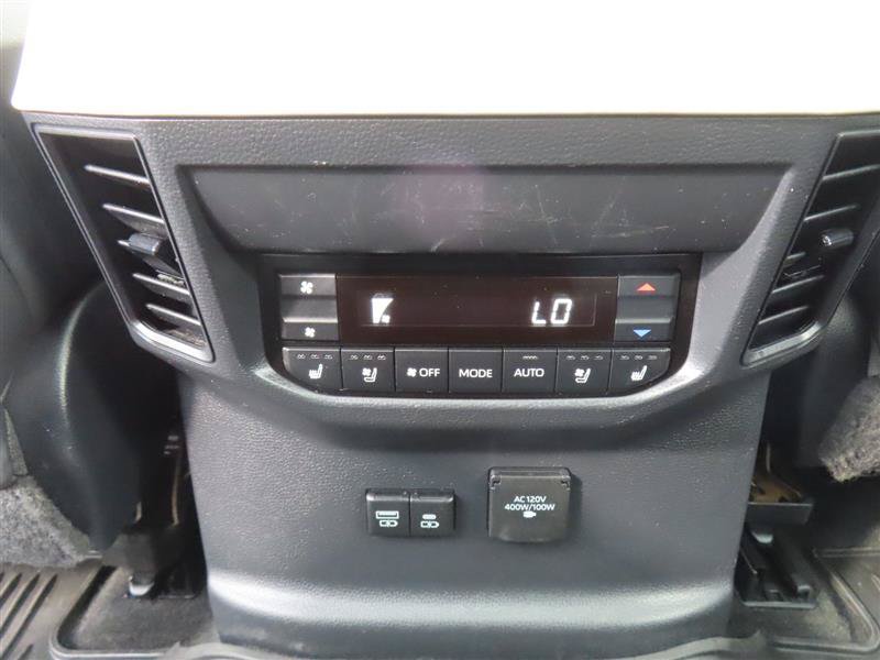 Used 2023 Toyota Sequoia Capstone AWD/4WD image 38