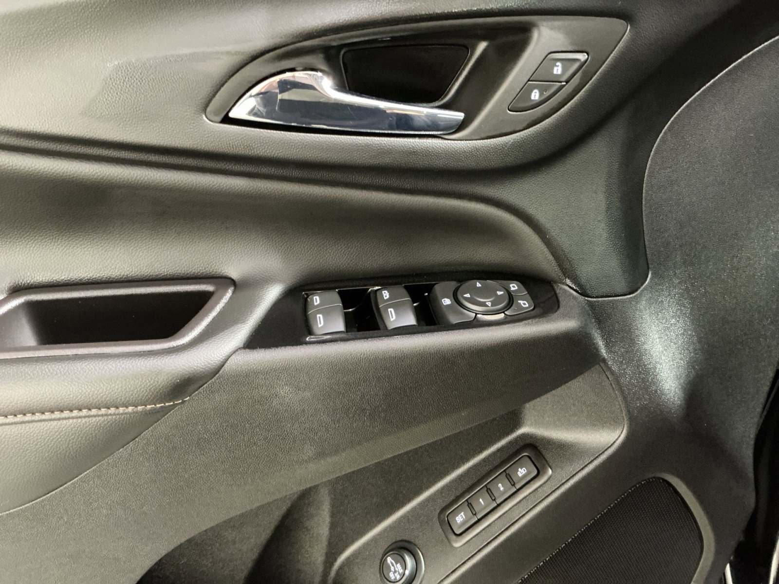 Used 2022 Chevrolet Equinox Premier image 23