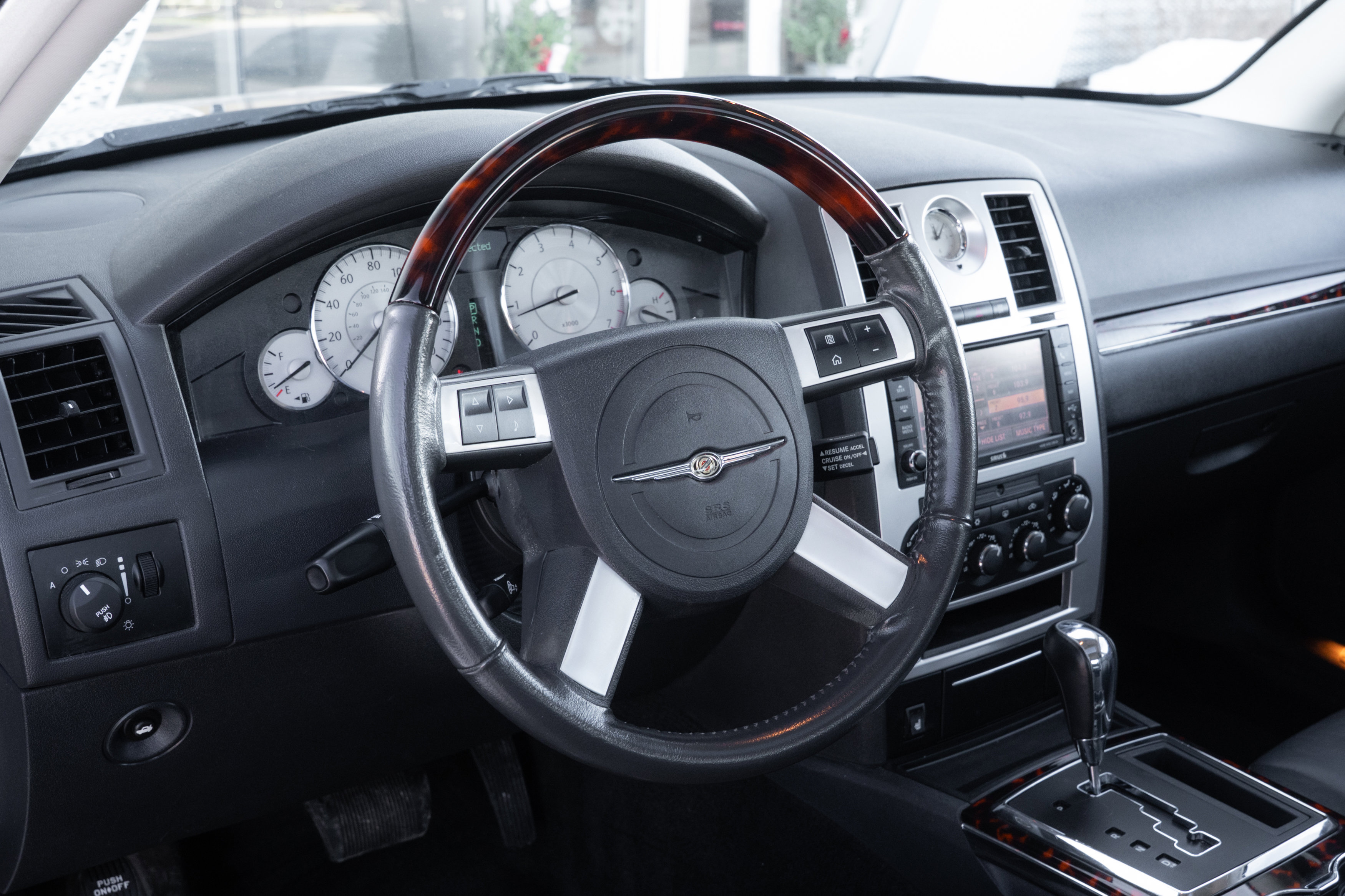 Used 2010 Chrysler 300 C image 11