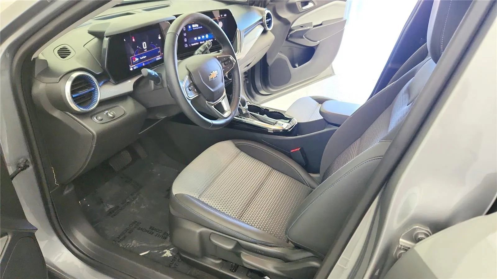 Used 2024 Chevrolet Trax LT w/ Driver Confidence Package FWD image 22