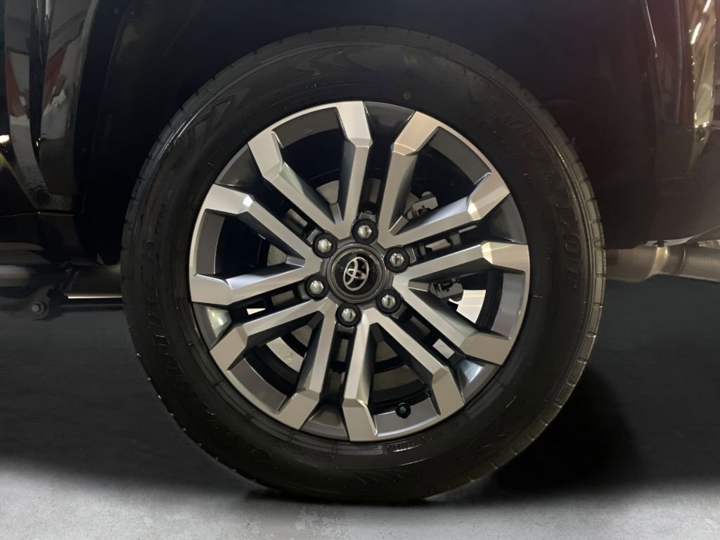 Used 2025 Toyota 4Runner Limited image 33