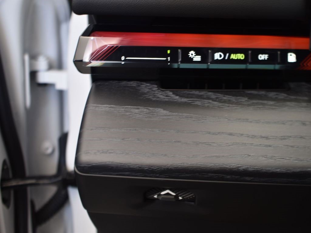 New 2026 BMW 550e xDrive w/ Executive Package image 30