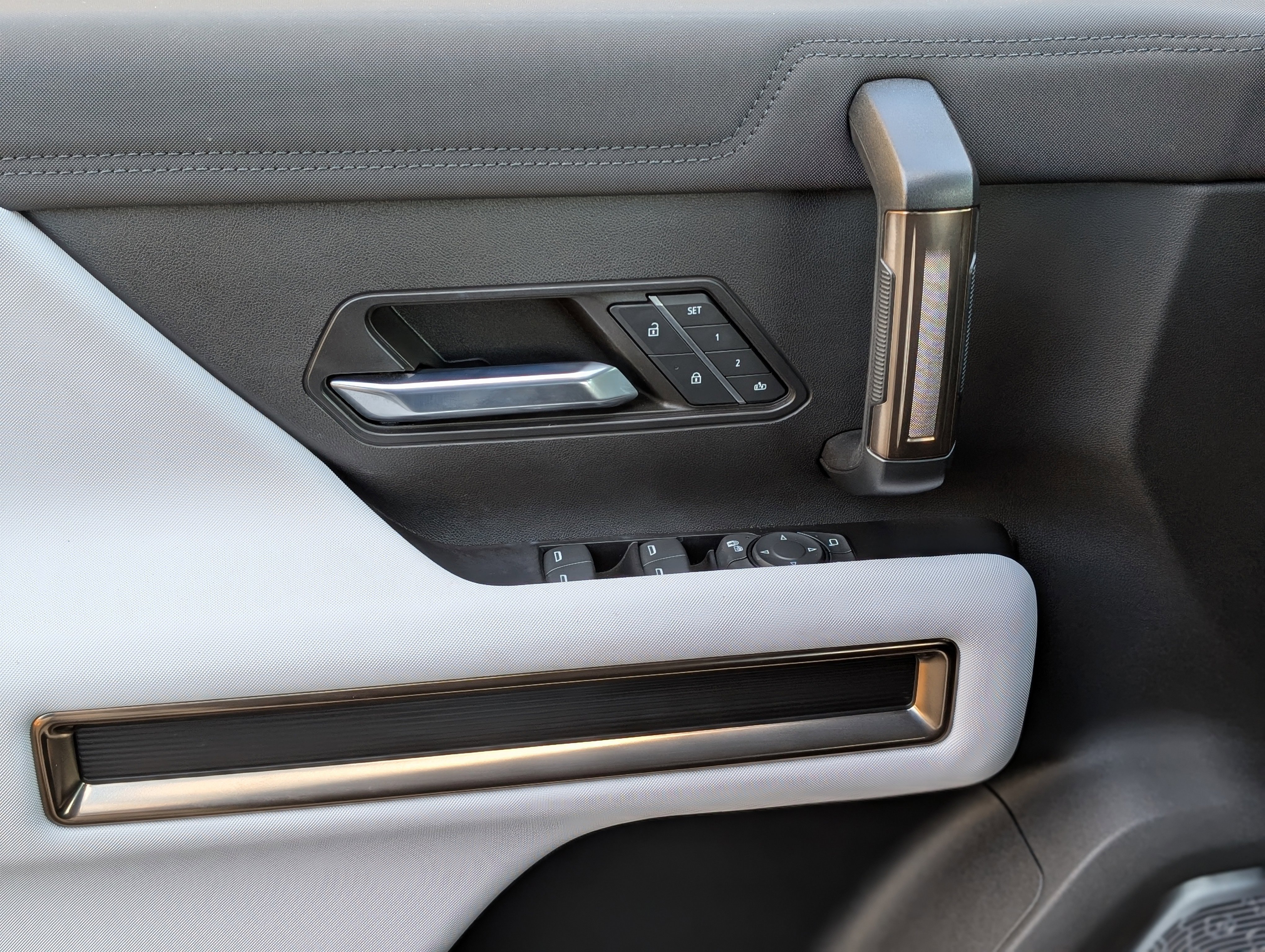 Used 2024 GMC Hummer EV 2X w/ LPO, Sport Package image 15