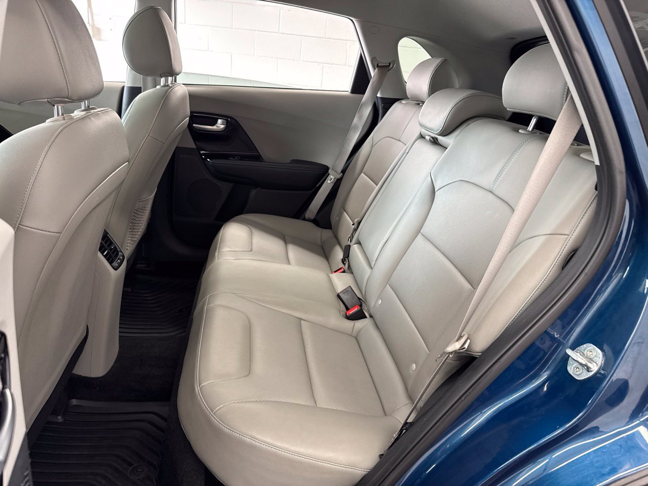Used 2022 Kia Niro EX Premium FWD image 38
