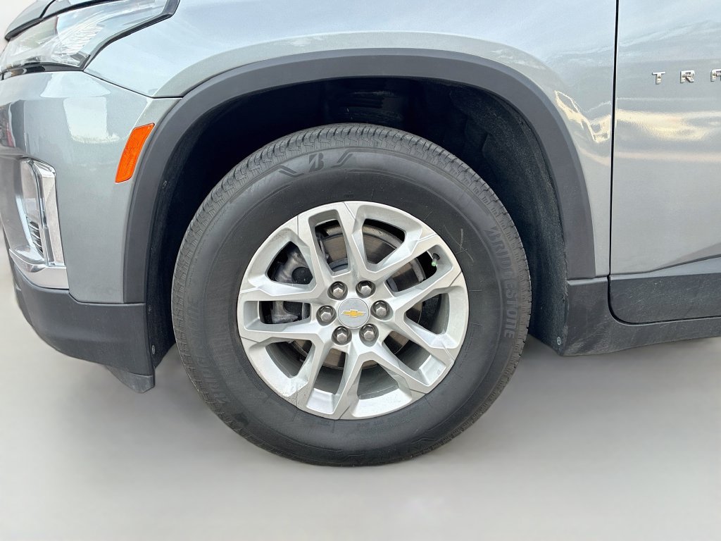 Used 2023 Chevrolet Traverse LS FWD image 29
