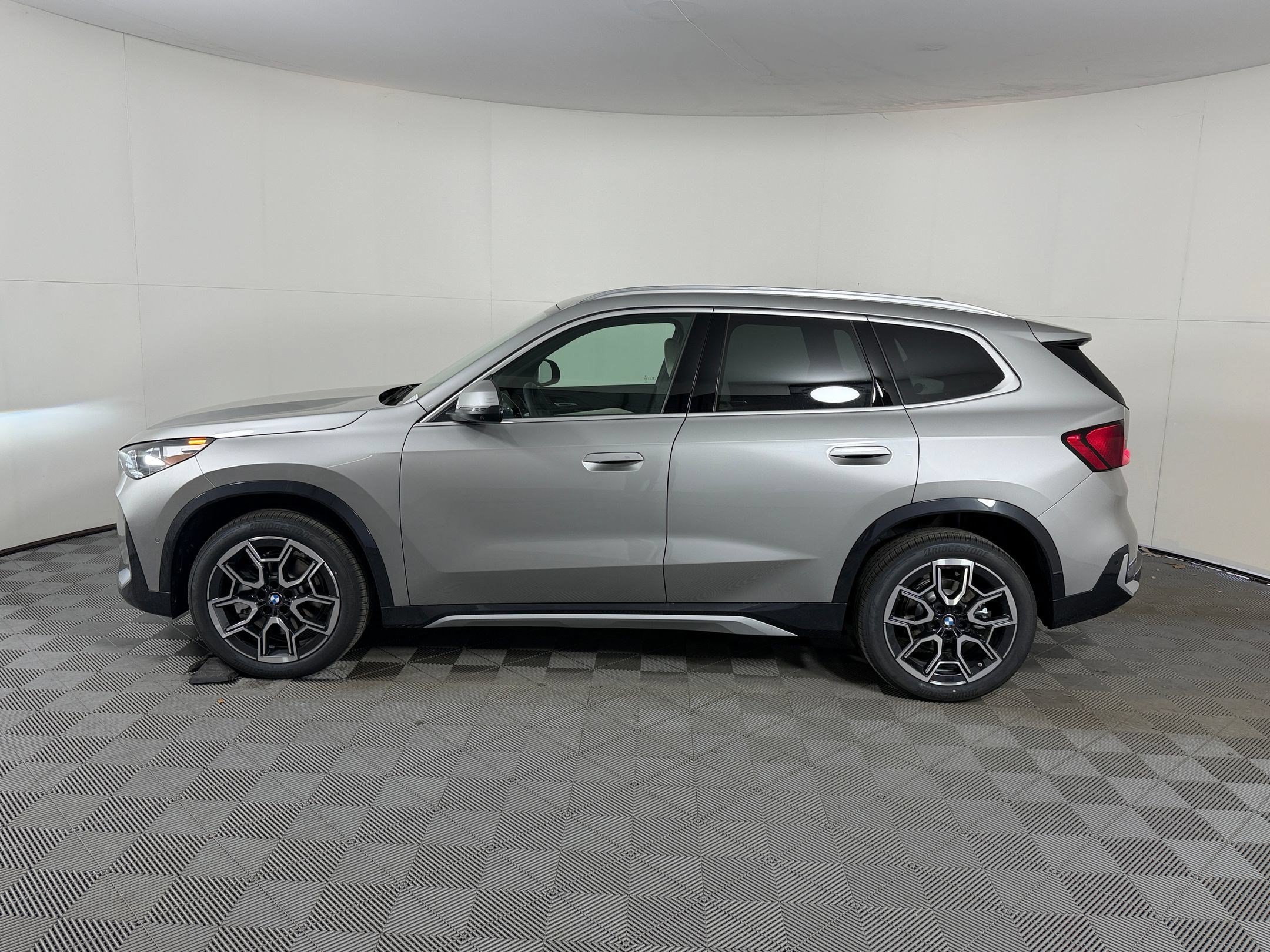 Used 2026 BMW X1 xDrive28i w/ Technology Package AWD/4WD image 2