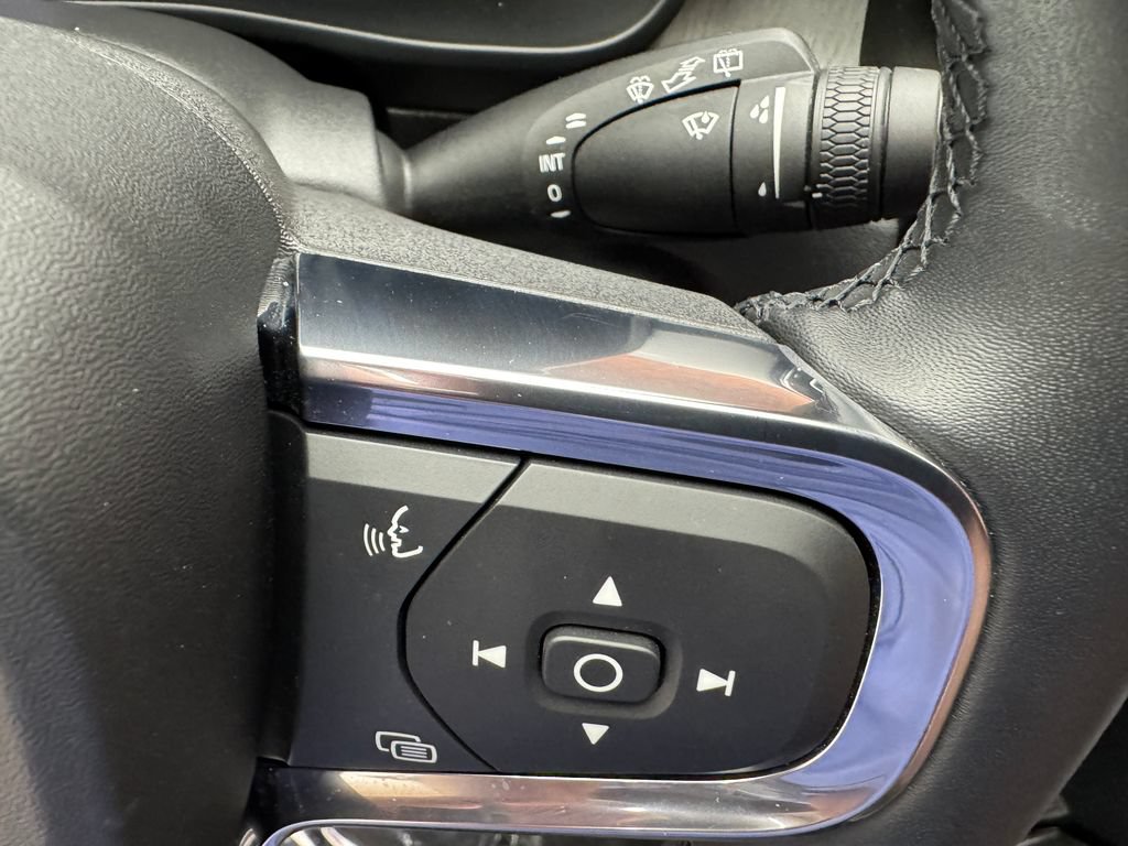 Used 2026 Volvo XC40 B5 Plus AWD/4WD image 16