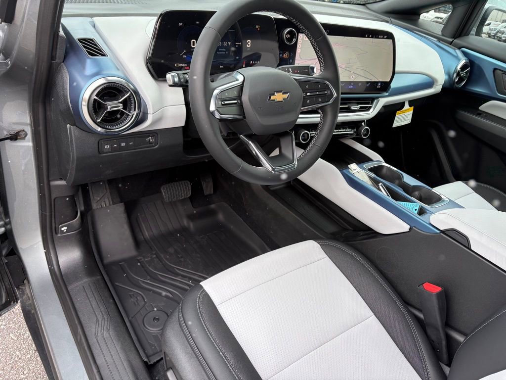 New 2026 Chevrolet Equinox EV LT image 20
