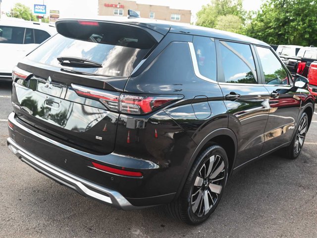 New 2025 Mitsubishi Outlander SE image 6