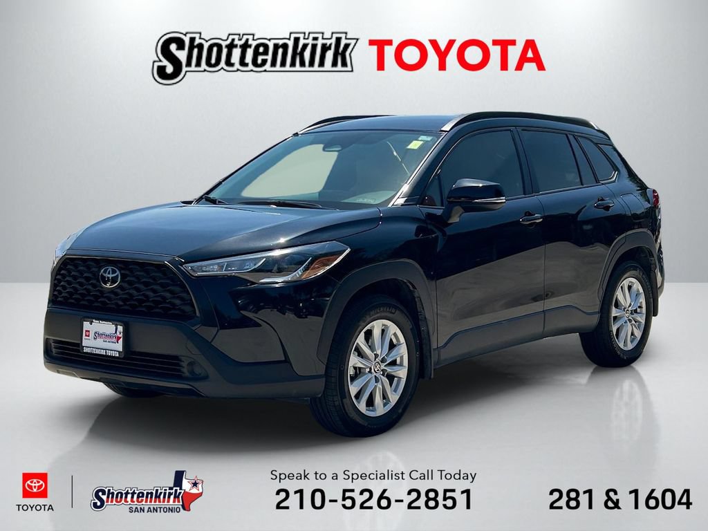 Certified 2023 Toyota Corolla Cross LE FWD image 1