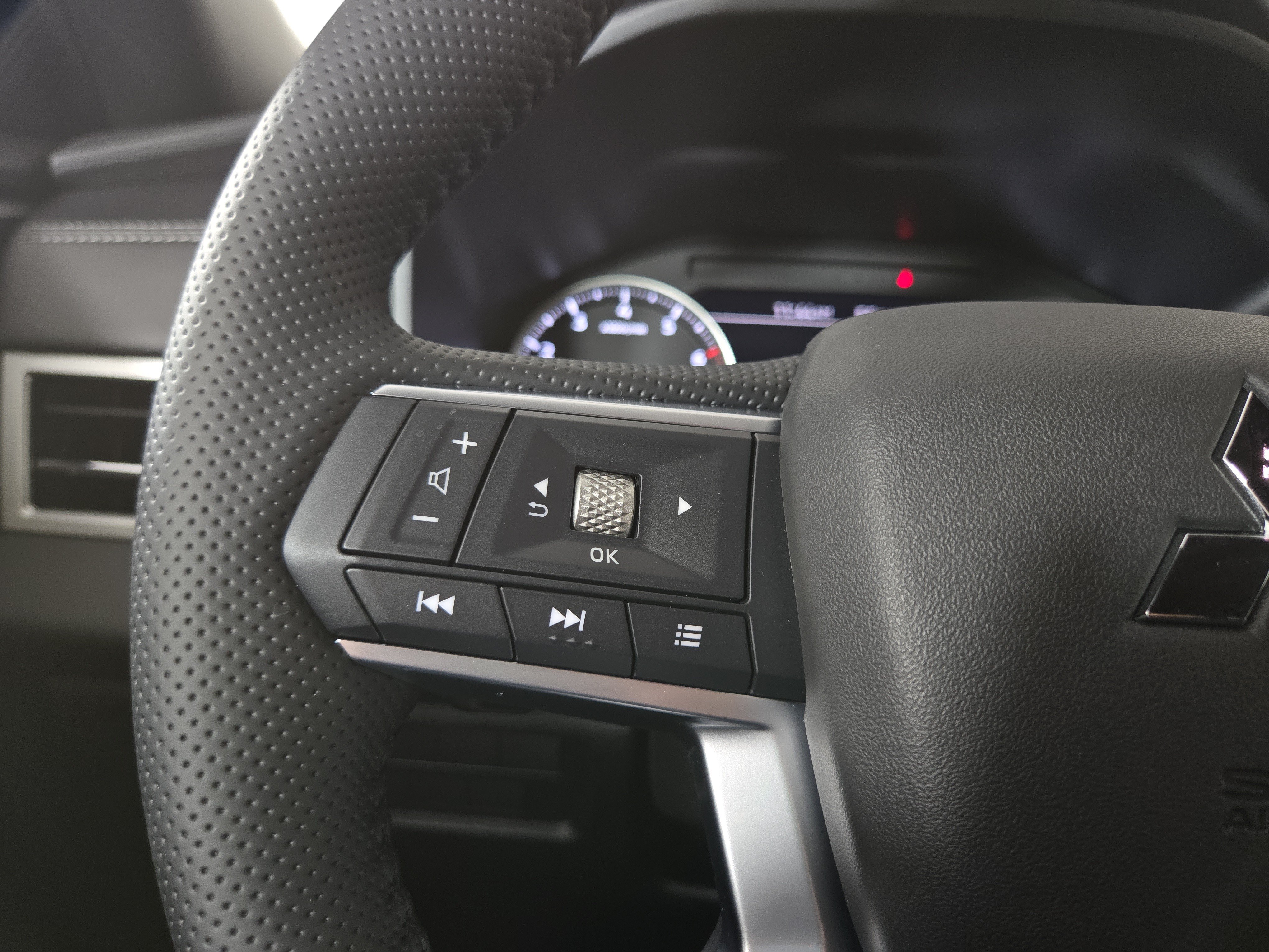 New 2026 Mitsubishi Outlander LE AWD/4WD image 15