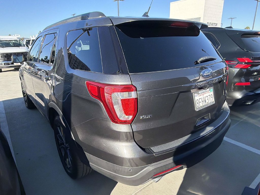 Used 2018 Ford Explorer XLT w/ Equipment Group 202A FWD image 17