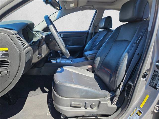 Used 2013 Hyundai Genesis 3.8 w/ Premium Pkg RWD image 11