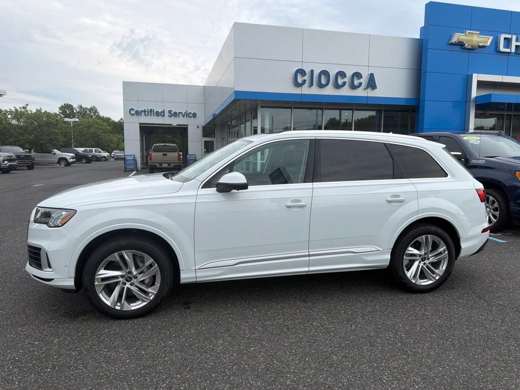 Used 2023 Audi Q7 3.0T Premium w/ Convenience Package AWD/4WD image 2