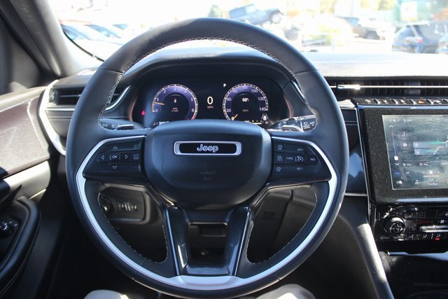 Used 2023 Jeep Grand Cherokee Altitude image 12