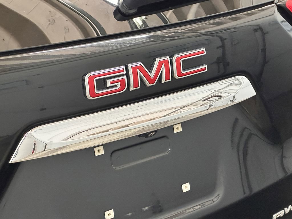 Used 2024 GMC Terrain SLT image 17