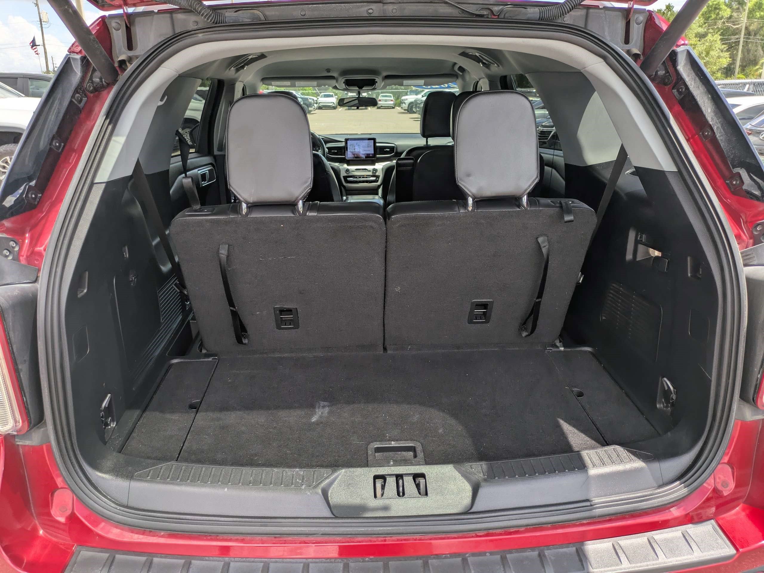 Used 2023 Ford Explorer XLT w/ Equipment Group 202A RWD image 12