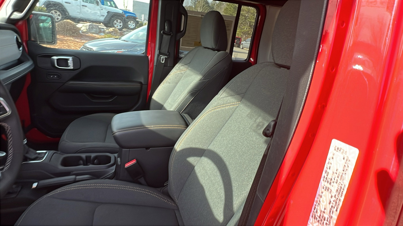 Used 2025 Jeep Wrangler Sahara image 17