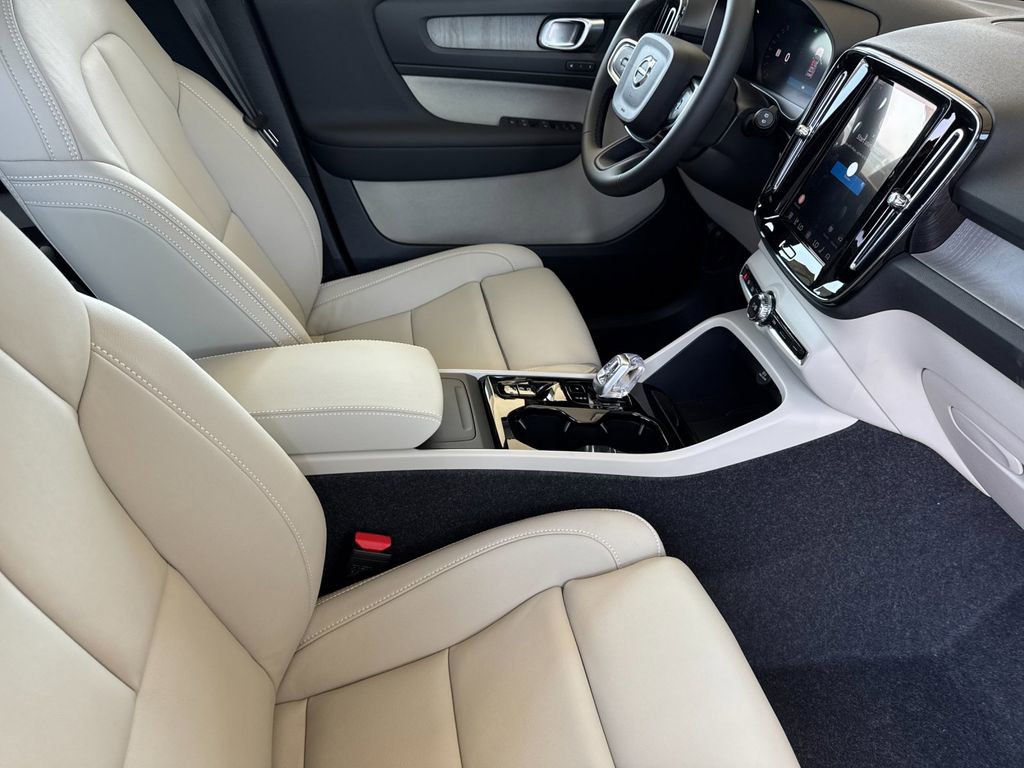 New 2026 Volvo XC40 B5 Plus w/ Protection Package Premier image 15