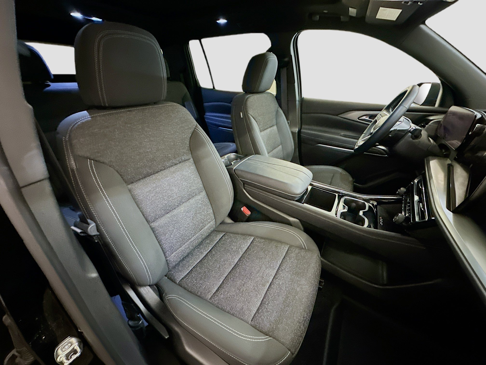 Used 2025 Chevrolet Traverse LT w/ Sun and Wheel Package image 35