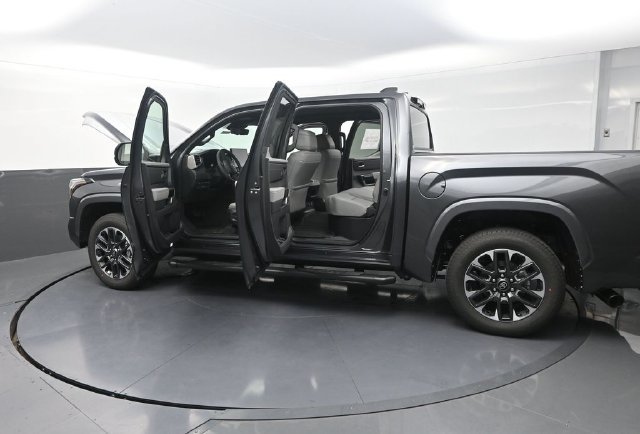 Used 2026 Toyota Tundra Limited AWD/4WD image 43