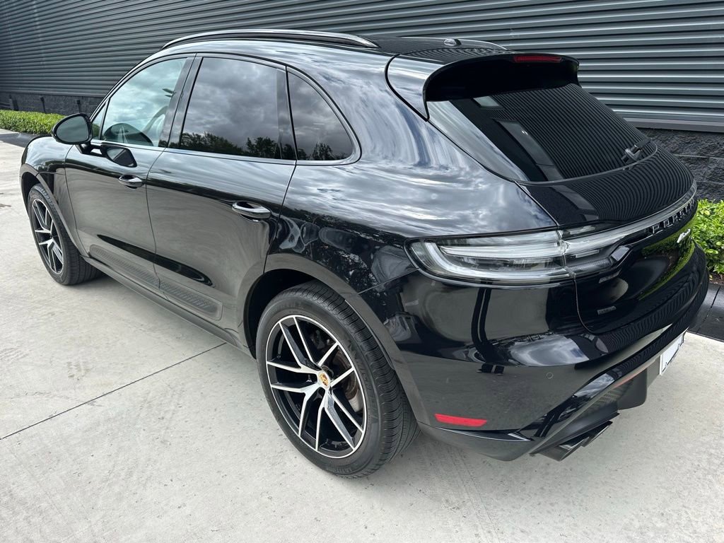 Certified 2023 Porsche Macan AWD/4WD image 3