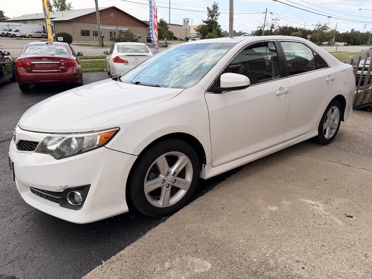 Used 2012 Toyota Camry SE w/ Leather Pkg FWD image 4
