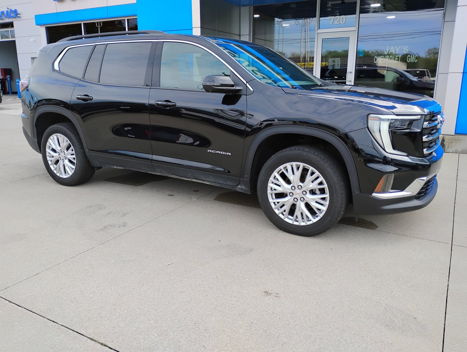 Used 2024 GMC Acadia Elevation FWD image 4