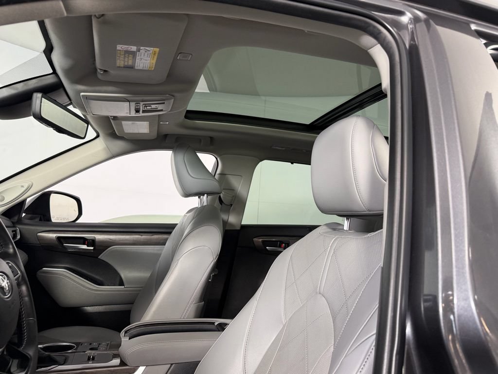 Used 2024 Toyota Highlander Platinum AWD/4WD image 19