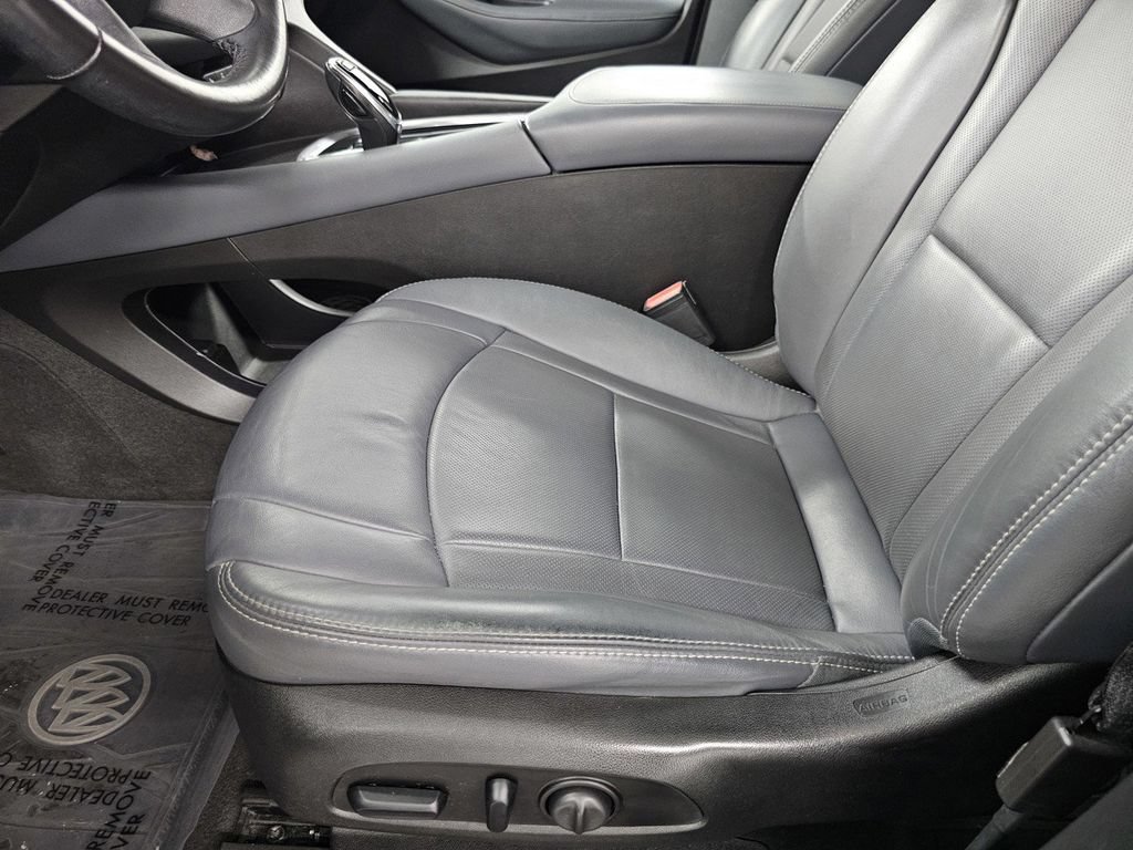 Used 2019 Buick Enclave Essence w/ LPO, Touring Package FWD image 15