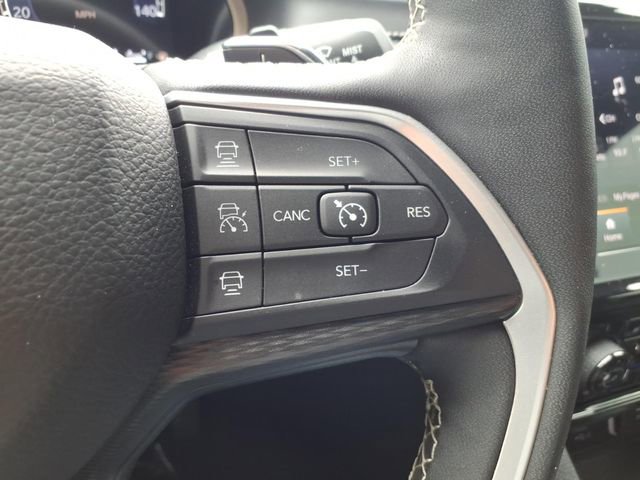 Used 2025 Jeep Grand Cherokee Altitude RWD image 24