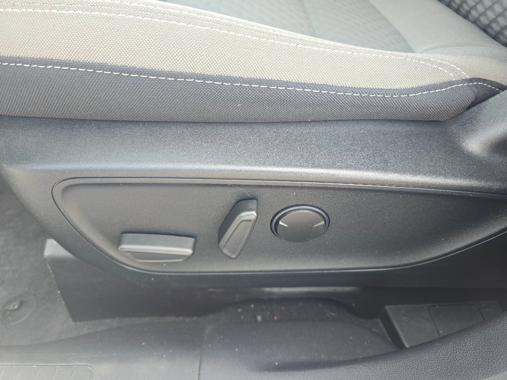 Used 2020 Ford Escape SE Sport image 16