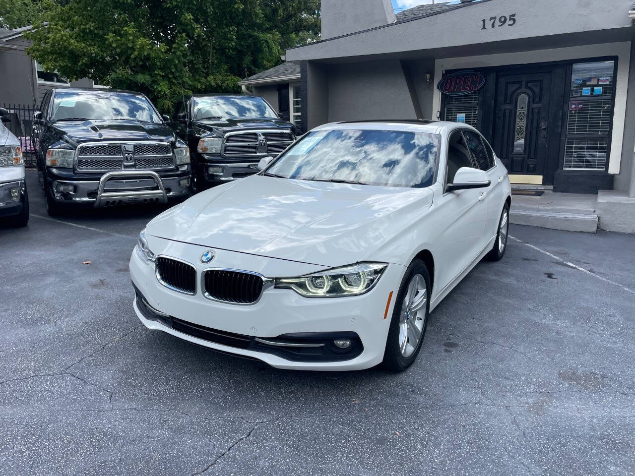 Used 2017 BMW 330i Sedan RWD image 2