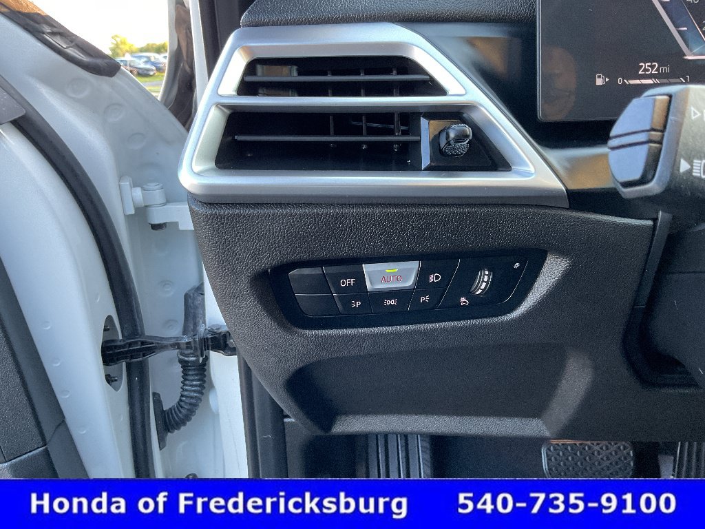 Used 2026 BMW 330i xDrive Sedan AWD/4WD image 36