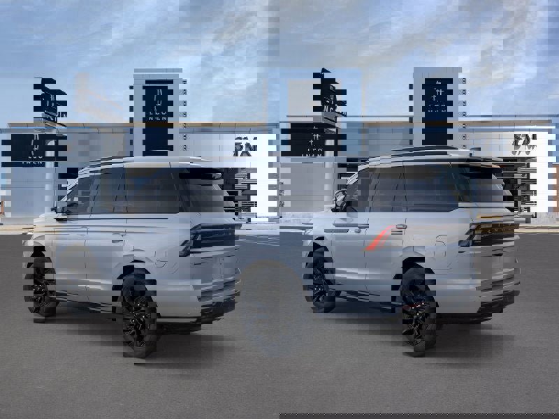 New 2026 Lincoln Navigator Reserve w/ Jet Appearance Package image 4