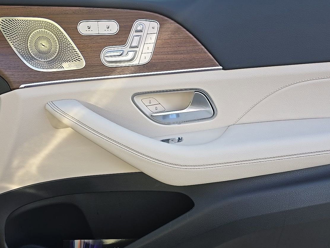 New 2026 Mercedes-Benz GLS 450 4MATIC image 39