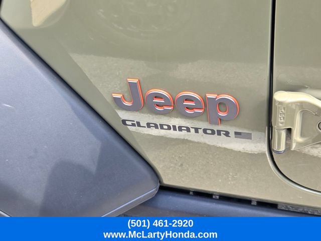 Used 2025 Jeep Gladiator Mojave w/ Convenience Group AWD/4WD image 9