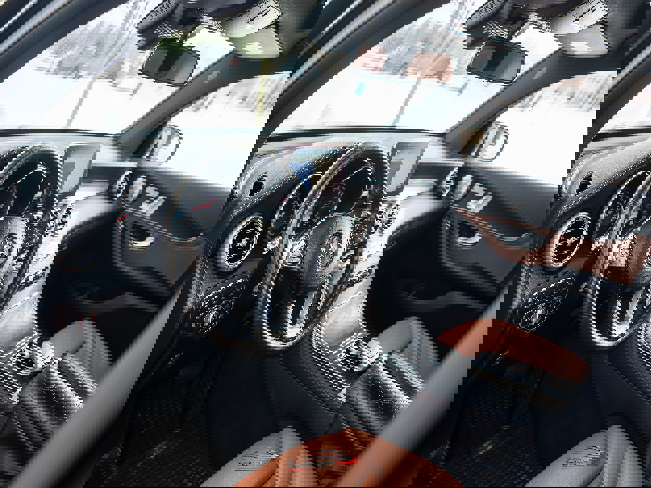 Used 2017 Mercedes-Benz GLC 300 4MATIC image 11