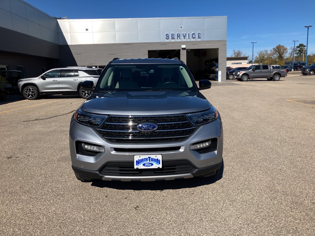 Used 2024 Ford Explorer XLT w/ Equipment Group 202A AWD/4WD image 5