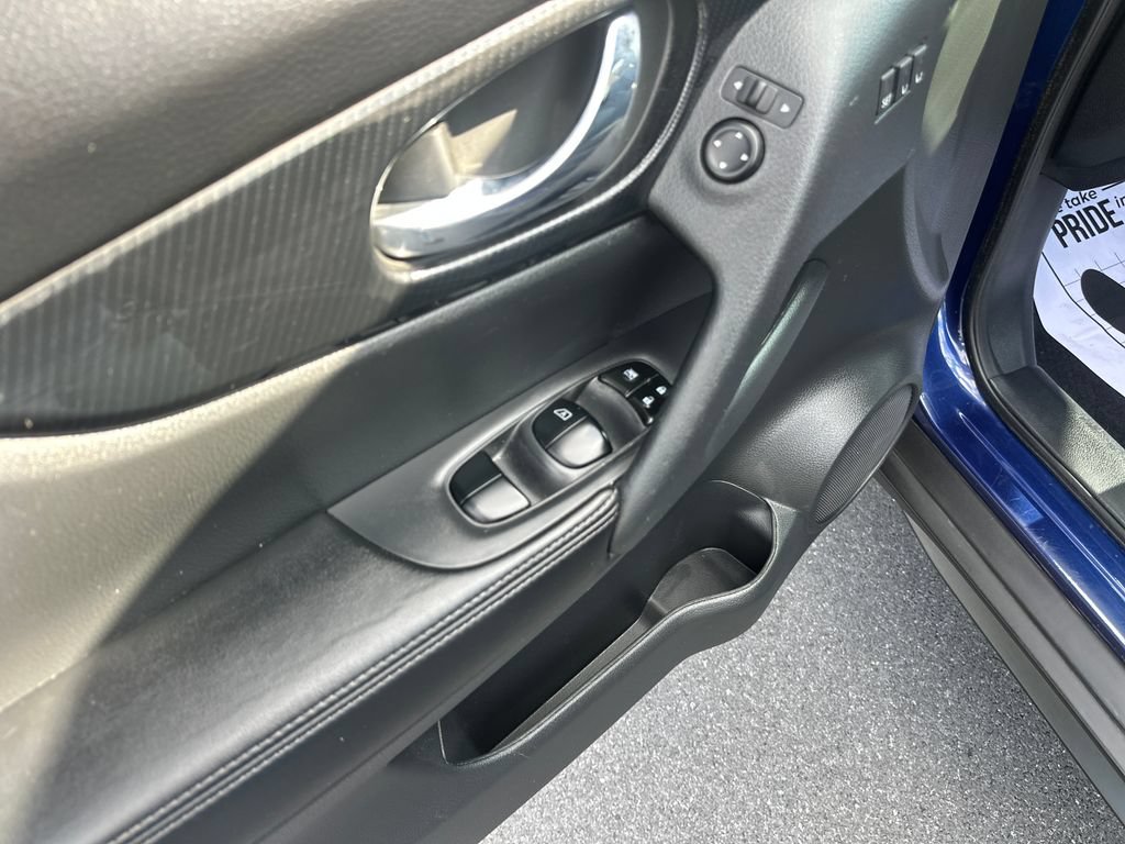Used 2020 Nissan Rogue SL w/ Premium Package AWD/4WD image 16