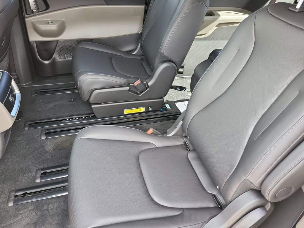 New 2026 Kia Carnival EX FWD image 11
