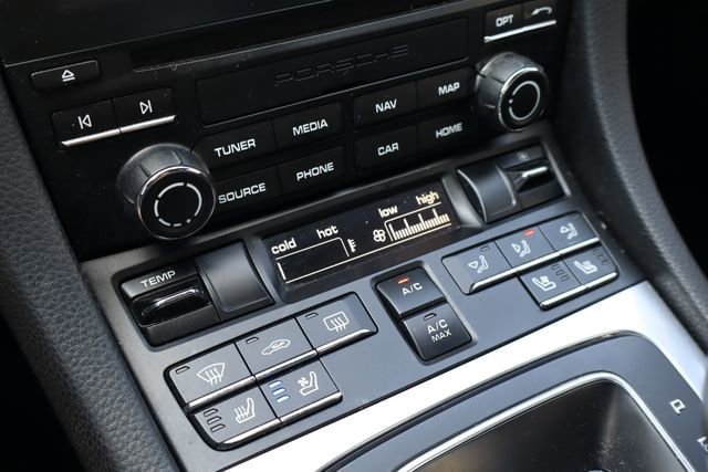 Used 2019 Porsche 718 Cayman RWD image 18
