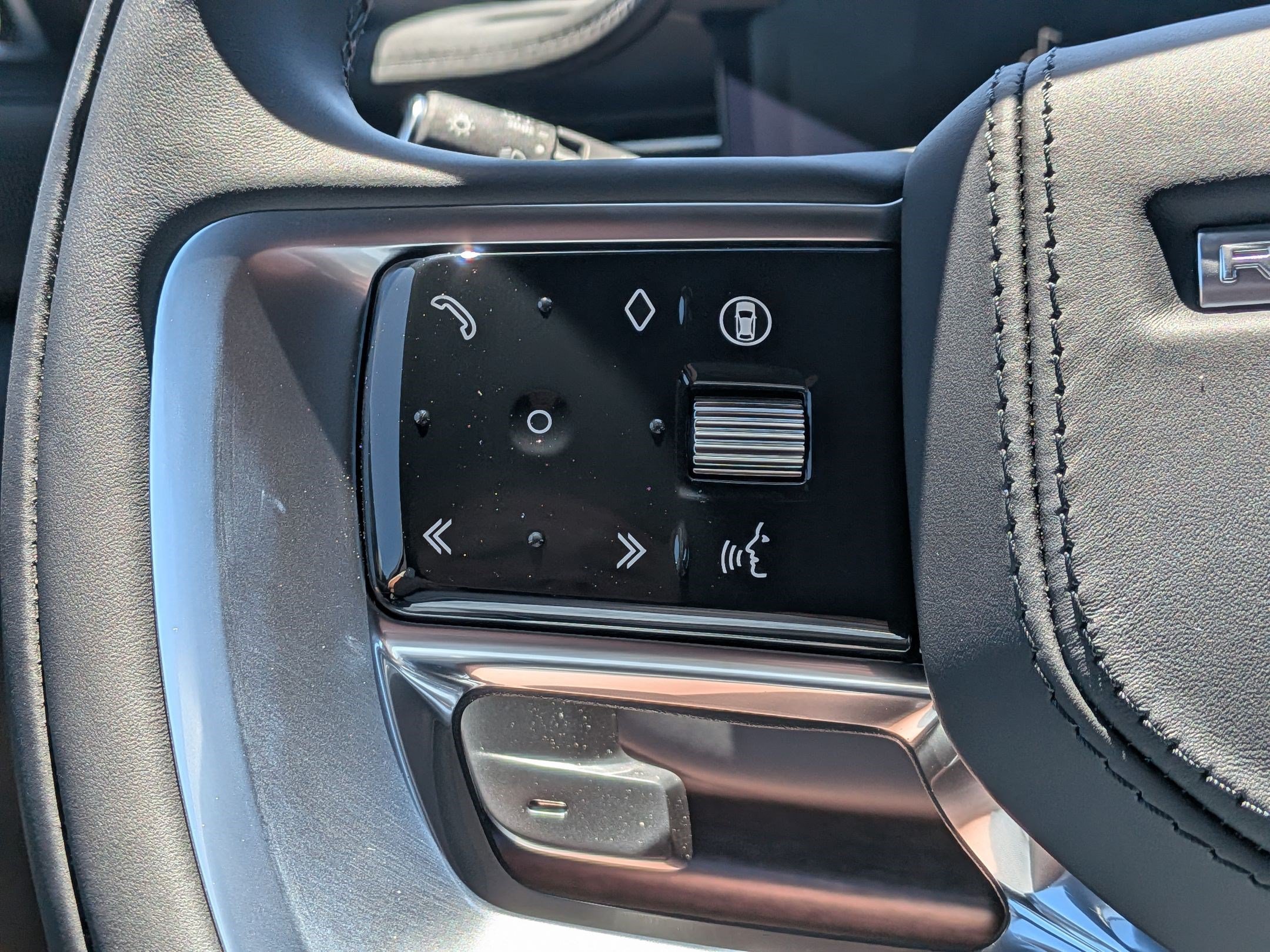 New 2026 Land Rover Range Rover SE AWD/4WD image 17